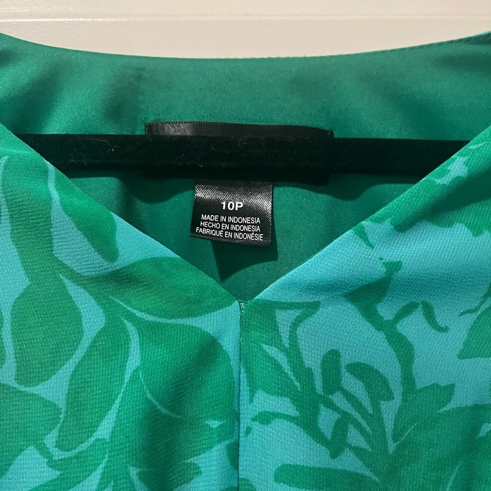 Jessica Howard 10p petite Green Floral V-Neck Short Sleeve Dress